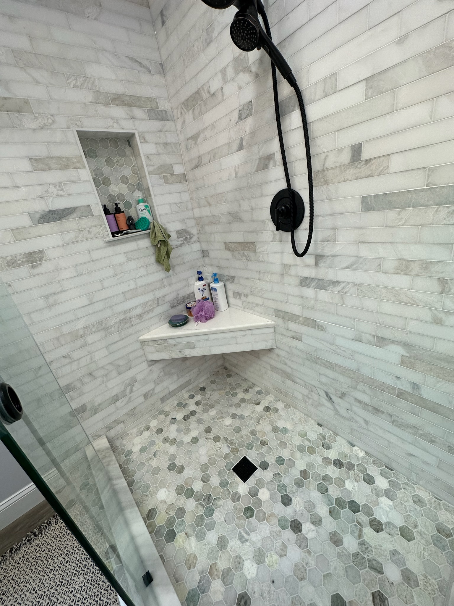 Bathroom Greenvanity Skylight - Photo 4