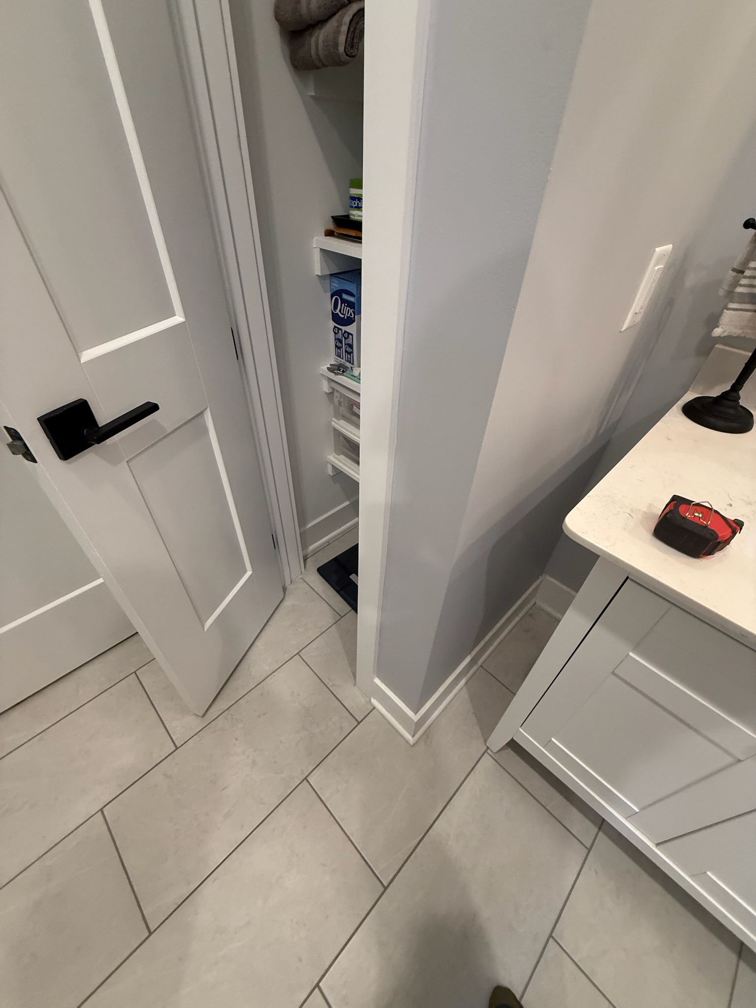 Bathroom Herringbone - Photo 6