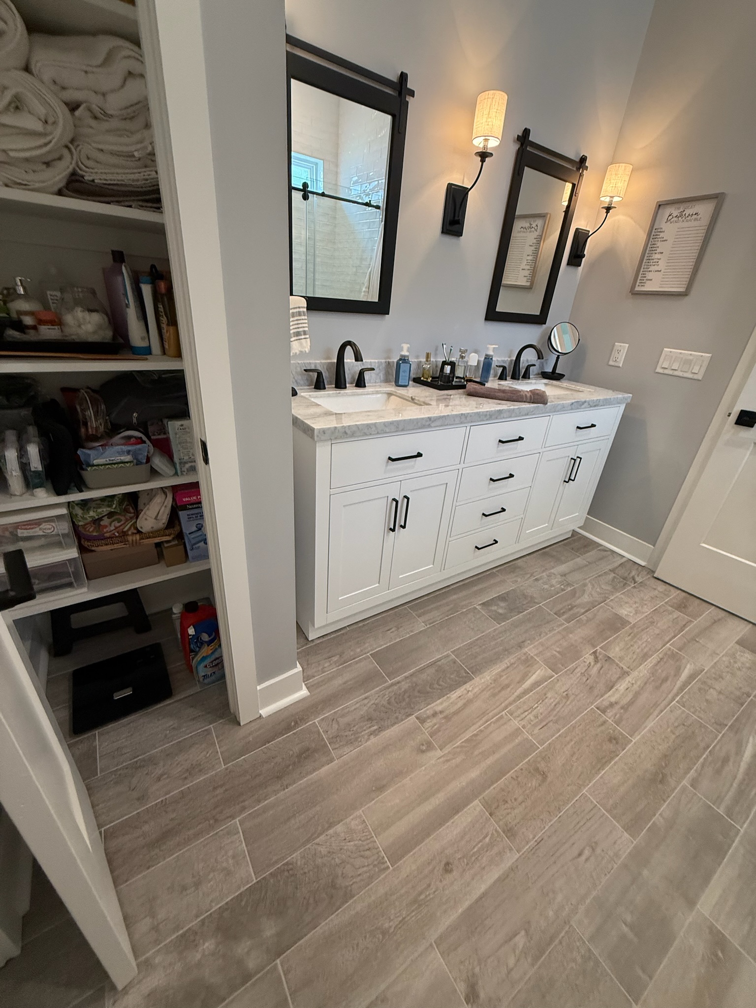 Bathroom Modern Woodfloor - Photo 6