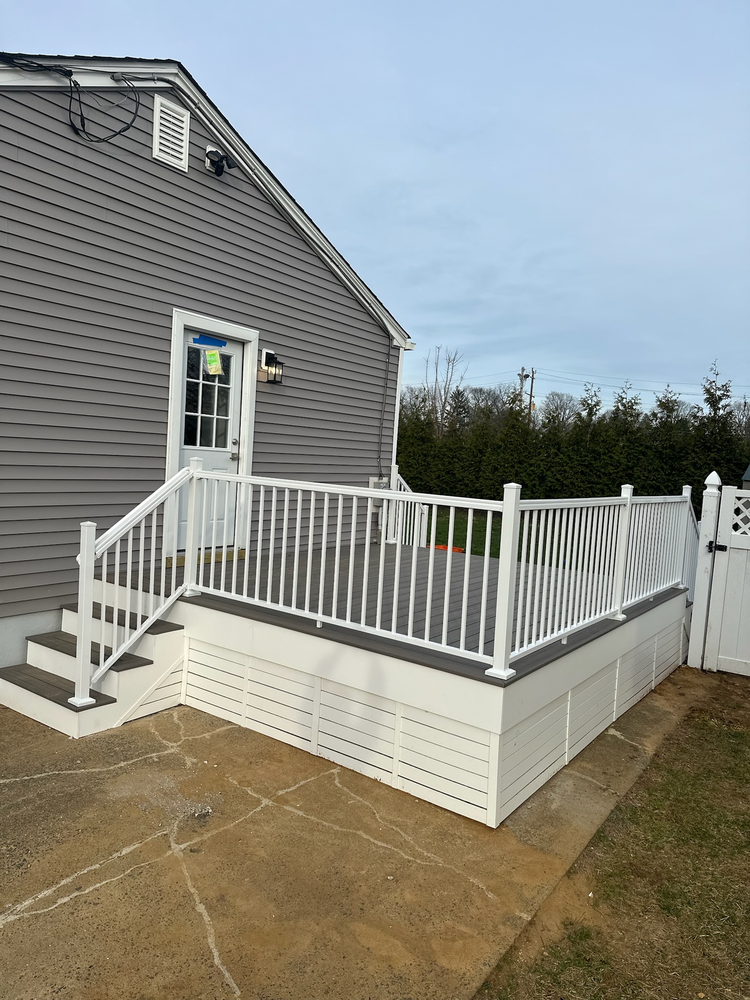 Deck Gray Modern - Photo 8