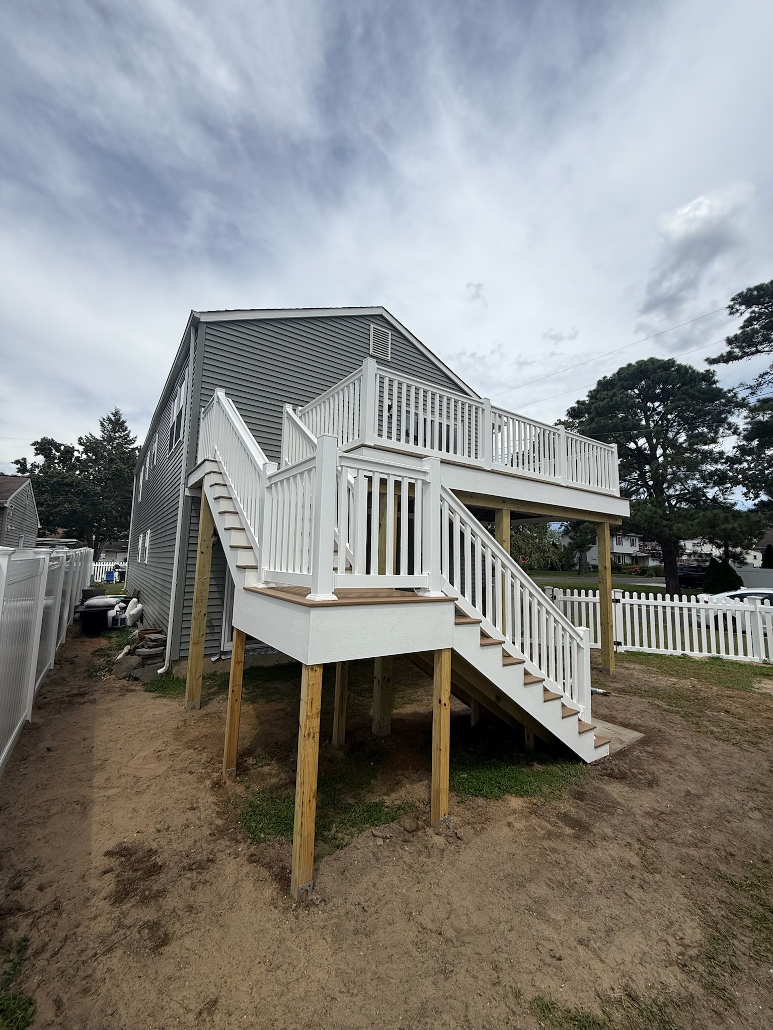 Deck Twostory Whiterailing - Photo 4