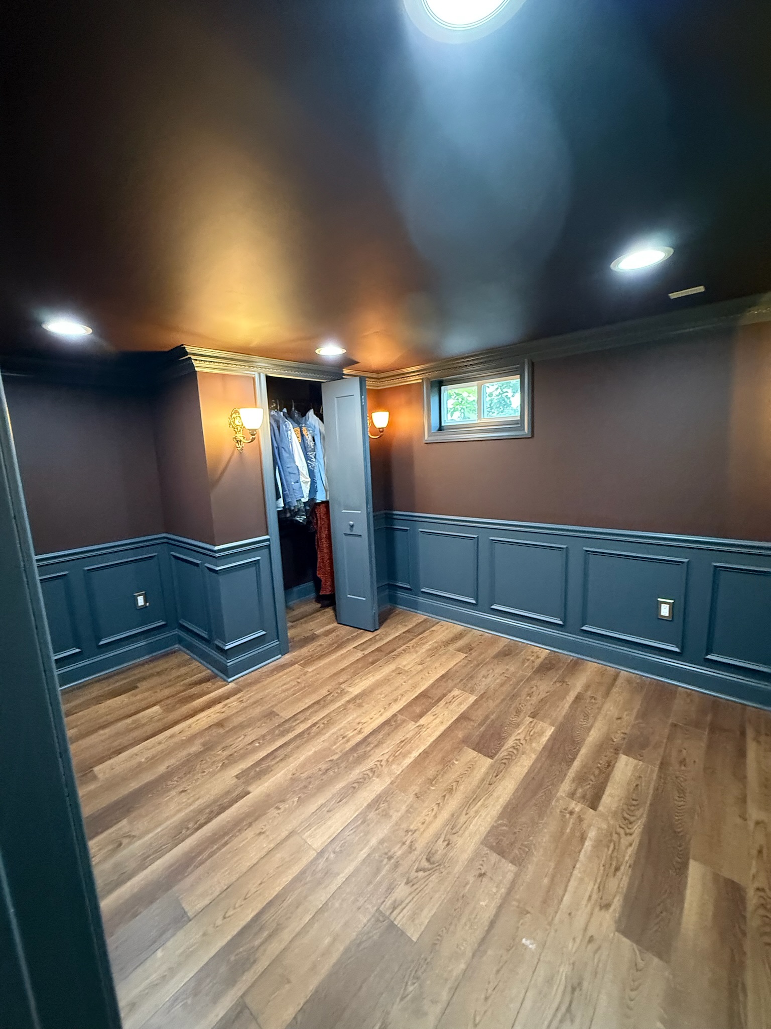 Kitchen Whitecabinets Island - Photo 8