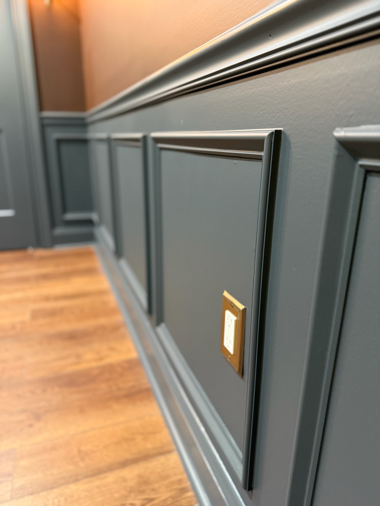 Kitchen Whitecabinets Island - Photo 16